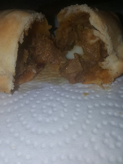 Una foto de Empanadas de carne cortada a cuchillo