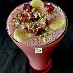A picture of Banana Rose Dryfruits Smoothie.