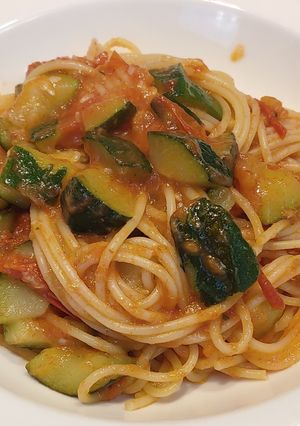 Foto de Esparguete com curgete e tomate salteados