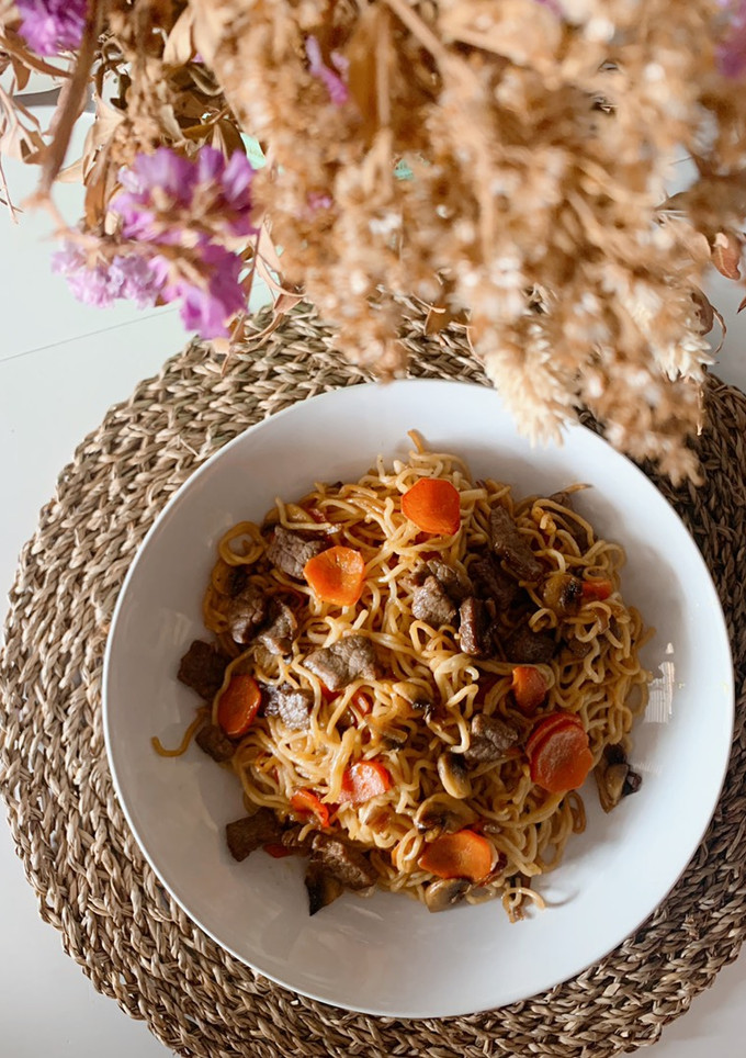 Una foto de Noodles con ternera, verduritas y salsa de soja