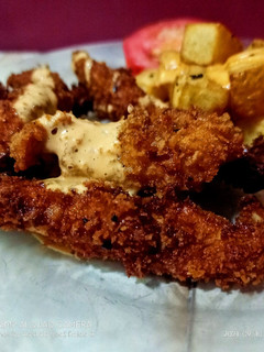 Una foto de Pollo y lomo con panko