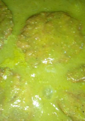 Una foto de Tortitas de carnitas en chilito verde a la mario, s