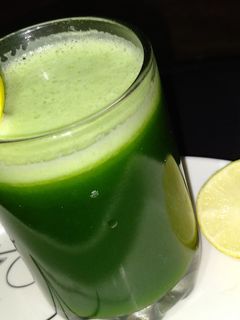 फ्रेश लेमन करेला जूस (Fresh Lemon Karela Juice recipe in Hindi) रेसिपी मुख्य फोटो