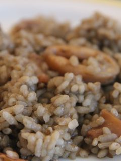 Una foto de Arroz "Semi-Negro" con sepia y calamares