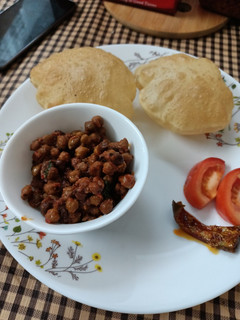 नमक अजवाइन पूरी (namak ajwain poori recipe in Hindi) रेसिपी मुख्य फोटो