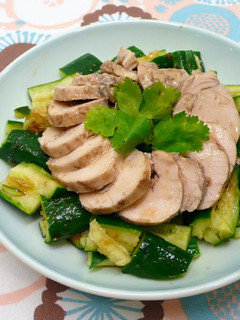 五香雞捲佐拍黃瓜 ★雞肉捲3 的食譜成品照片