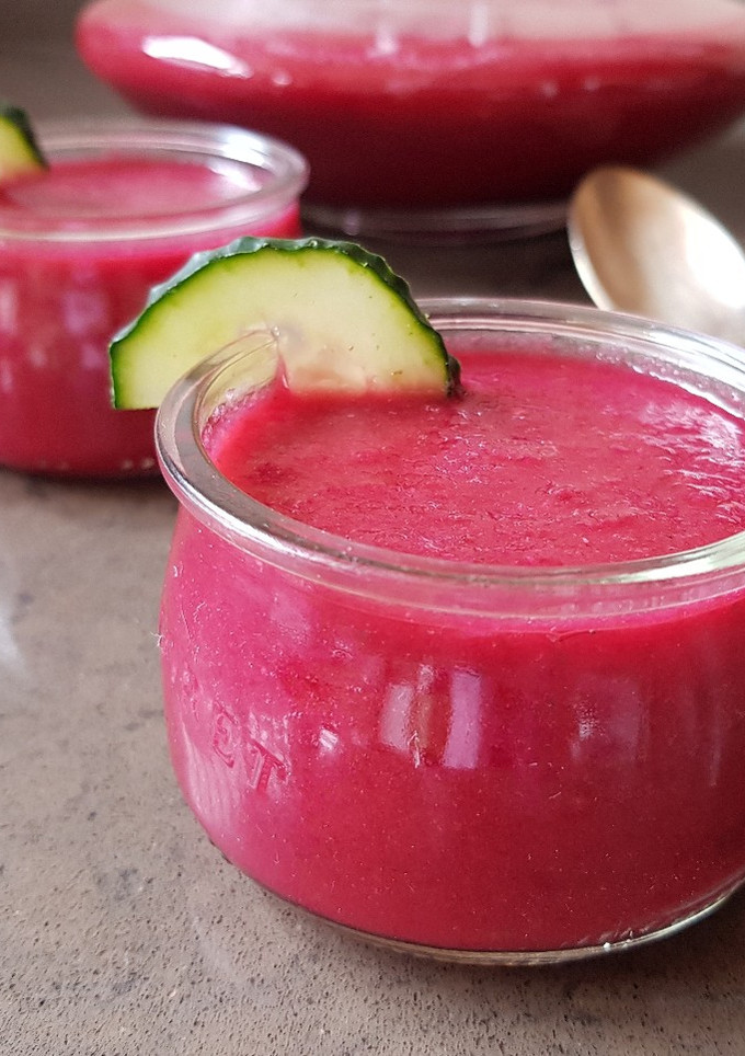 Una foto de Gazpacho de remolacha y tomate