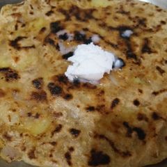 A picture of Potato Onion Parantha.