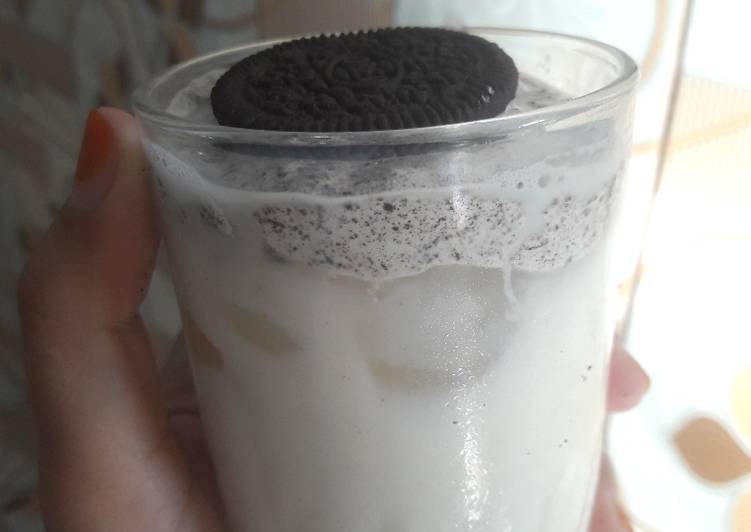 Cara Gampang Membuat Dalgona Oreo, Enak Banget