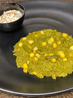સ્વીટકોન પાલક રાઇસ (sweetcorn palak rice recipe in Gujarati) રેસીપી મુખ્ય ફોટો