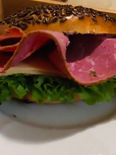 Una foto de Panini o pan de sándwich con chía