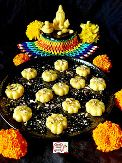 ઈન્સ્ટન્ટ કેસર પેંડા (Instant Kesar Peda Recipe In Gujarati) રેસીપી મુખ્ય ફોટો