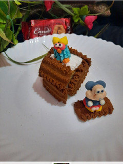 A picture of Candi dessert.
