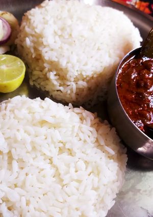 A picture of Ghooghni with boiled rice.