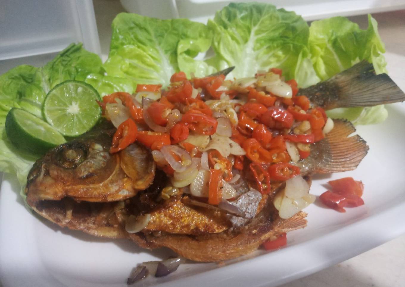 Ikan bawal goreng sambal iris