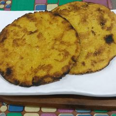 A picture of Makke ki roti.