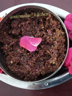 குல்கந்த் / ரோஜா இதழும் தேனும் செய்முறை முக்கிய புகைப்படம்