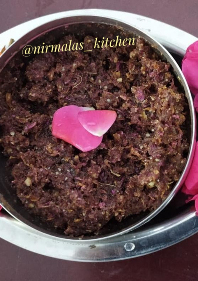 குல்கந்த் / ரோஜா இதழும் தேனும் செய்முறை முக்கிய புகைப்படம்