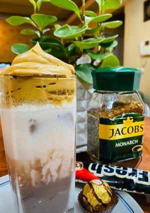 عکسی از دستور قهوه دالگونا (Dalgona coffee)