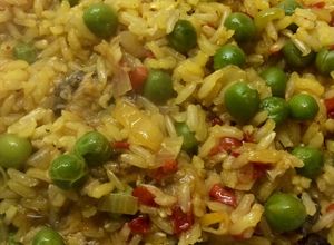 Una foto de Arroz amarillo con sardinas