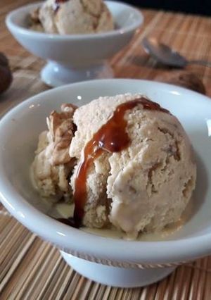 Foto principal de Helado de vainilla y nueces caramelizadas