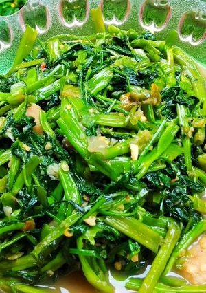 Foto resep Tumis Kangkung campur bakso ayam