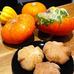 A picture of Spiced Pumpkin Rolls.