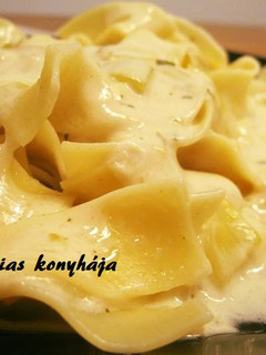 Póréhagymás sajtmártás recept fotója