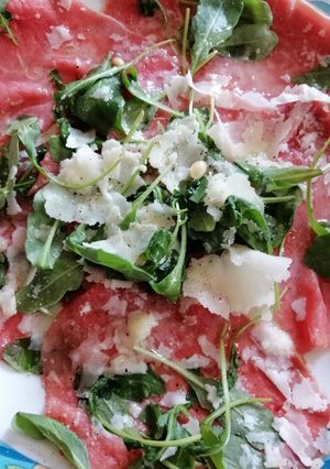 Foto di Carpaccio basilico grana e pinoli