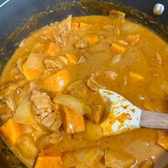 A picture of Massaman curry.
