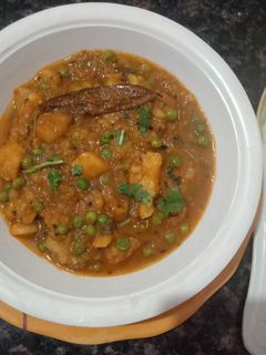 मटर आलू की सब्जी (matar aaloo ki sabzi recipe in Hindi) रेसिपी मुख्य फोटो