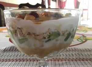 Una foto de Parfait de yogurt y frutas