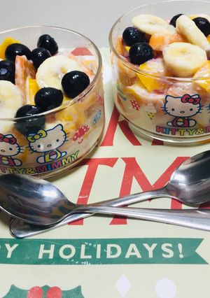 Una foto de Ensalada de frutas con yogur y miel!