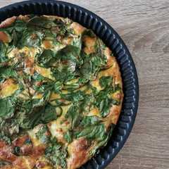 Une photo de Frittata feta et pousses d'épinard
