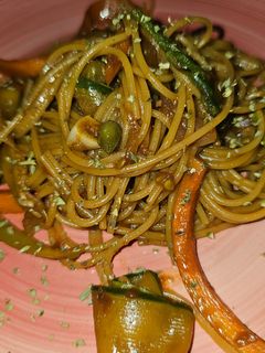 Una foto de Spaguetini con verduras