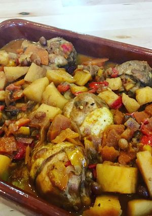 Foto principal de Muslitos de pollo rustidos con vino dulce y pasas