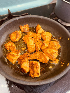 Una foto de Pollo marinado con especias y yogur