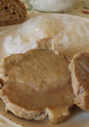 Foto principal de Redondo de cerdo con salsa de cebollas y cerveza