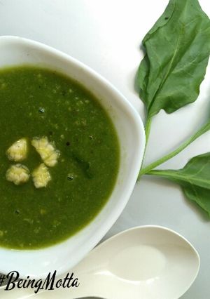 A picture of Spinach baby corn soup.