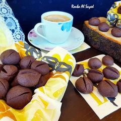 Coffee bean petit four A picture of Coffee bean petit four.