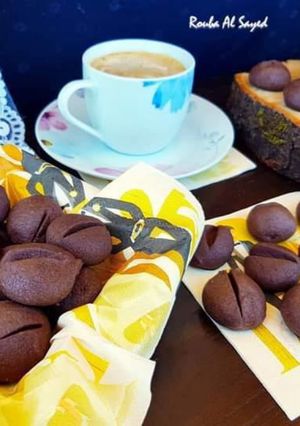 A picture of Coffee bean petit four.