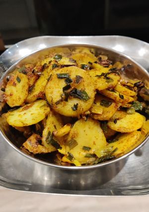 हरी लहसुन वाली आलू की कतली रेसिपी मुख्य फोटो