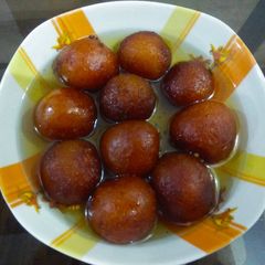 A picture of Instant khova Gulab jamun.
