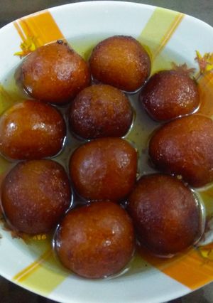A picture of Instant khova Gulab jamun.