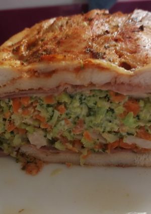 Una foto de Pastel de brócoli y zanahoria
