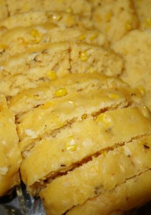 A picture of Steamed sweetcorn bread without yeast.