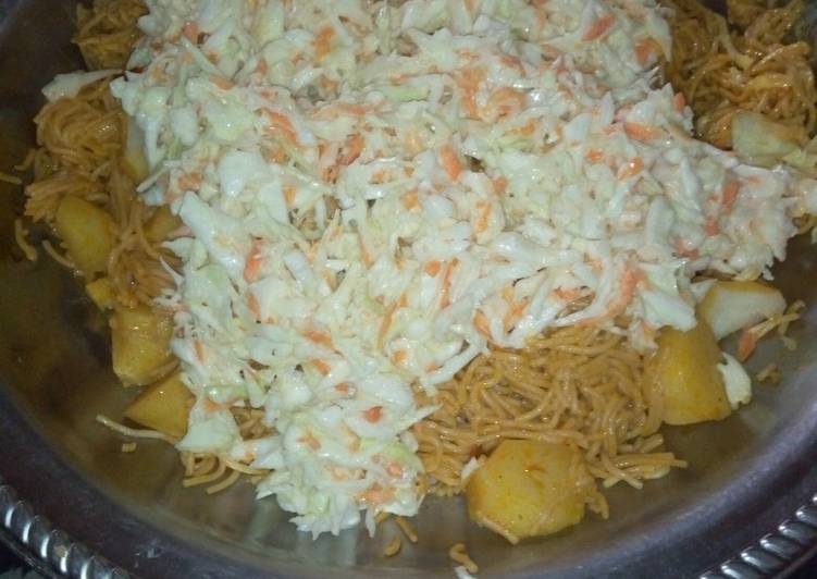 Recipe of Yummy Suppergetti jollouf with co-slow