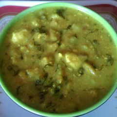 A picture of Potato paneer gravy.