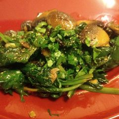 A picture of Scain's simple sauteed spinach and mushrooms.