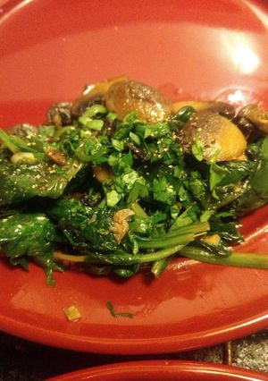 A picture of Scain's simple sauteed spinach and mushrooms.